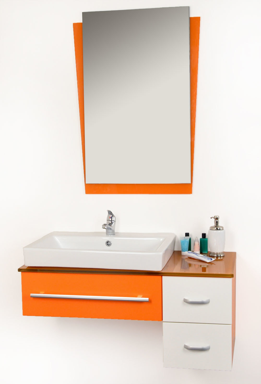 Badezimmerm&ouml;bel POP ORANGE: Brunnenschale, Waschtisch und Spiegel
