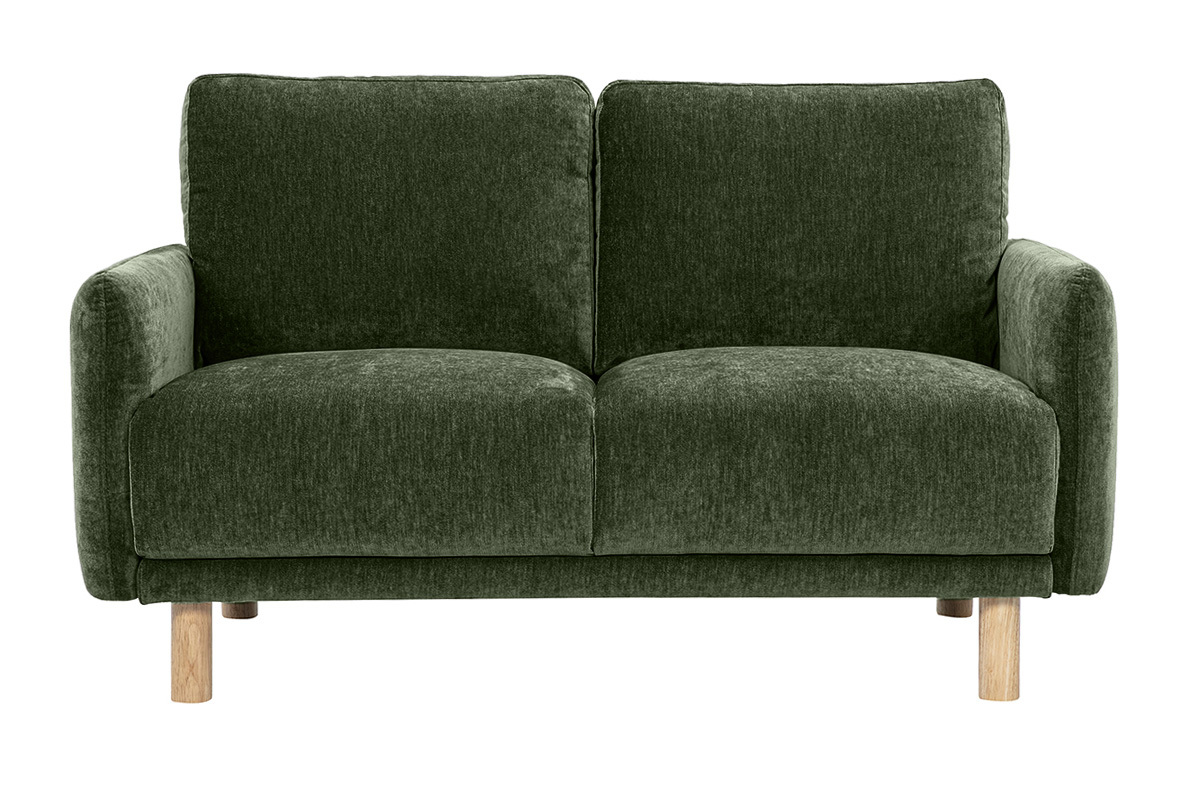 Zweiersofa aus gr�nem Samtstoff mit Holzf��en, Frontansicht.