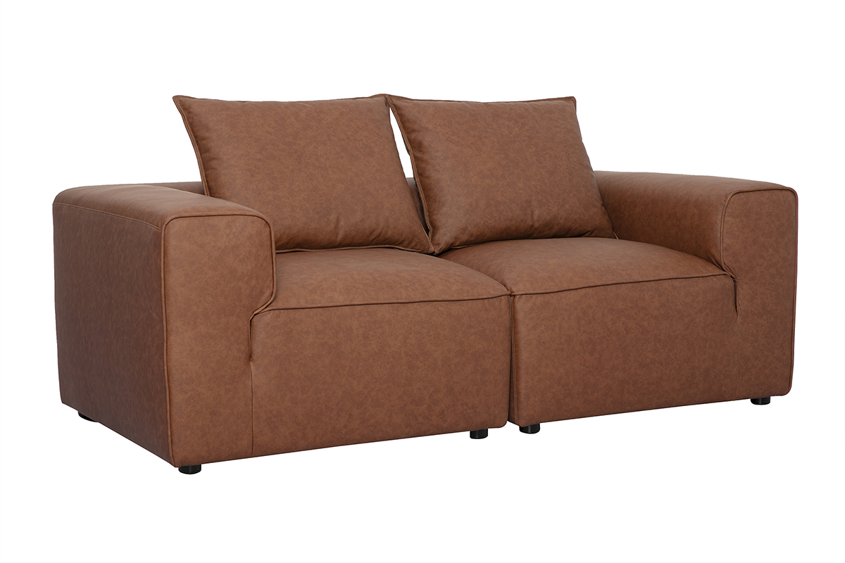 Zweisitziges modulares Sofa aus braunem Leder, Dreiviertelansicht, mit Sitzkissen.