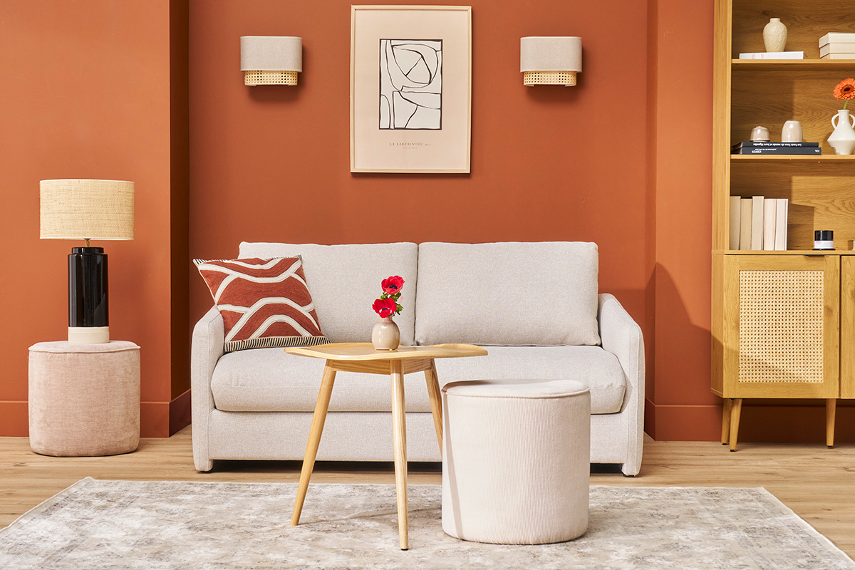 Zweierschlafsofa aus Stoff, Frontansicht in einem modernen Wohnzimmer