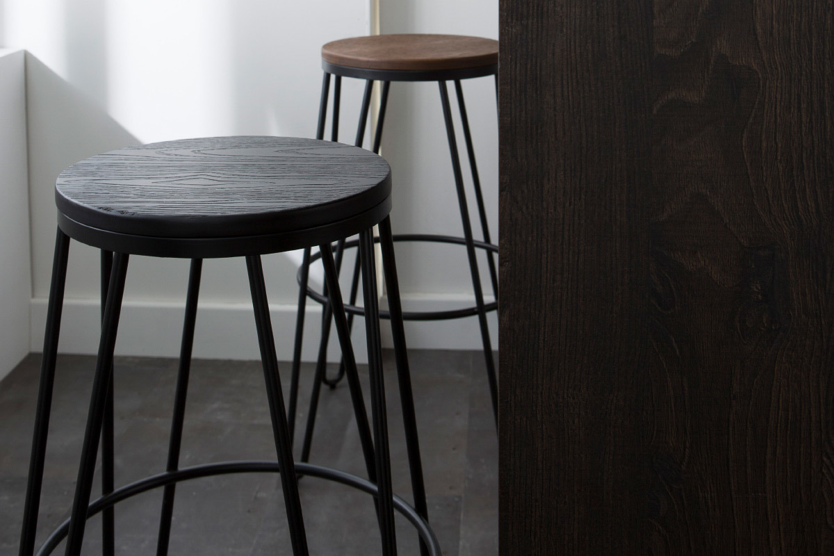 2er-Set Barhocker IGLA aus schwarzem Metall und schwarzem Holz H�he 75 cm