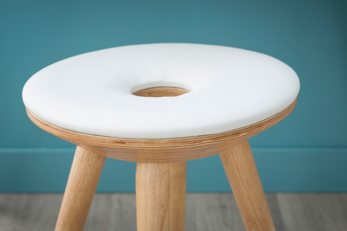 2er-Set Design-Beistellhocker Holz naturell und Wei NORDECO