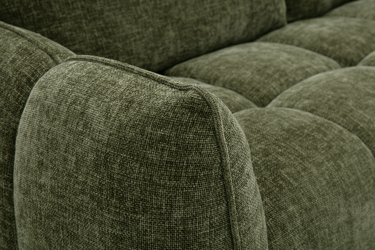Detail eines 3-Sitzer-Designsofas aus Stoff mit strukturiertem Samteffekt in Khaki-Gr�n