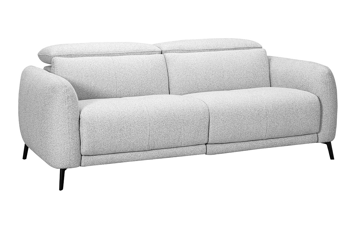 Hellgraues 3-Sitzer-Sofa mit verstellbaren Kopfst�tzen und elektrischem Fu�teil, 3/4-Ansicht.