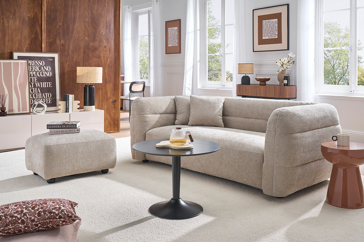 3-Sitzer Sofa und Fu�hocker aus Stoff in Beige mit Samt-Effekt JOYA