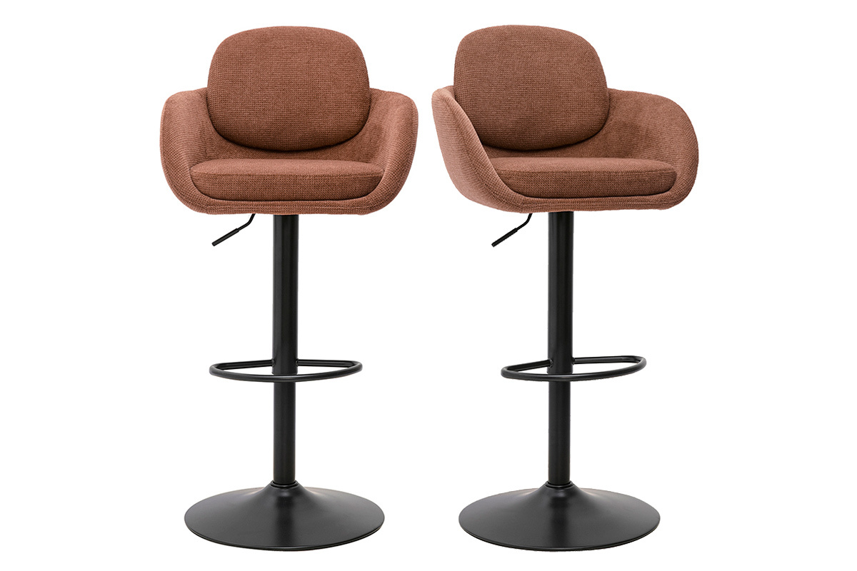 Set mit 2 verstellbaren Barhockern aus Chenille-Stoff in gebranntemerdeton und schwarzem Metall, Ansicht von vorn.