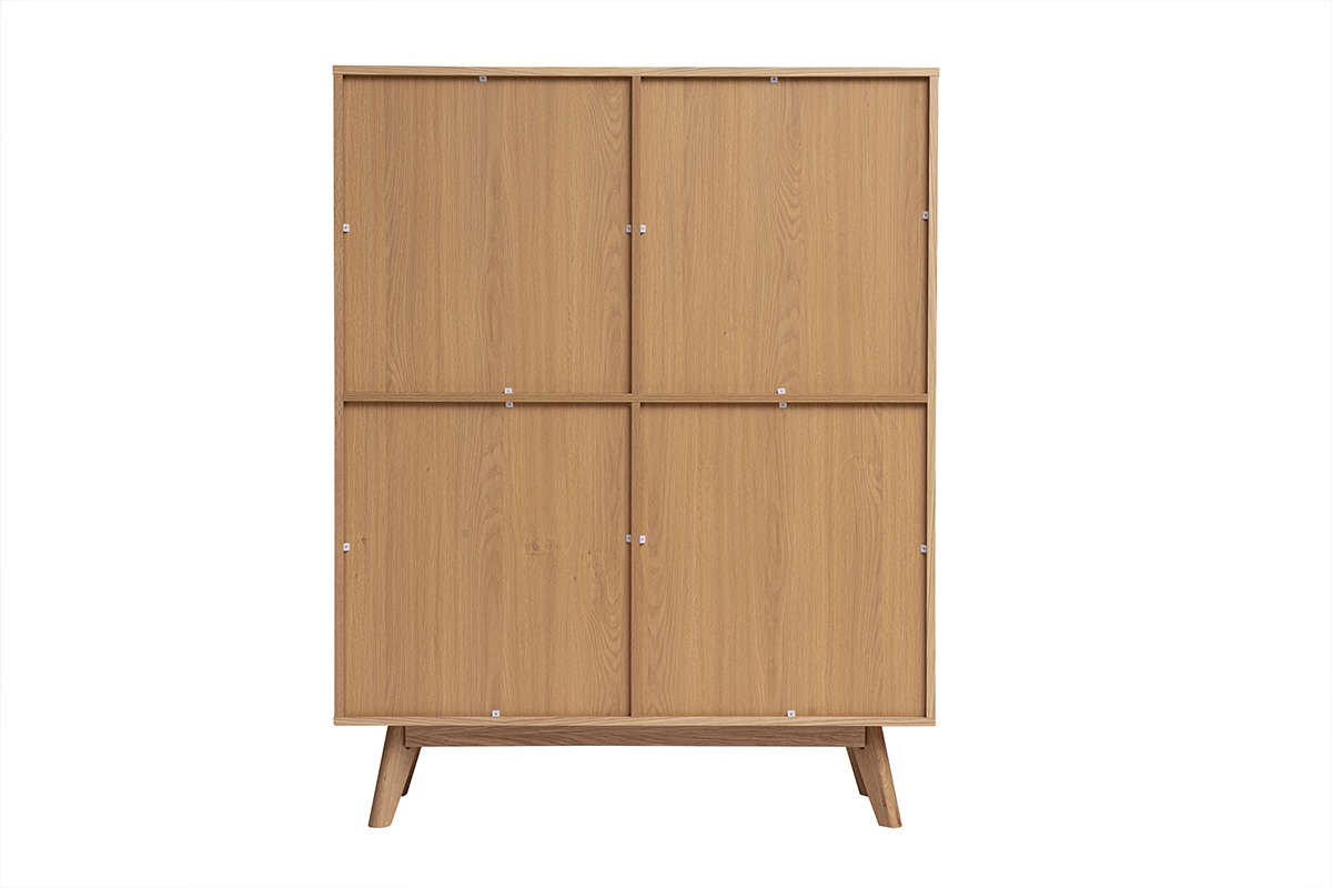 Hoher skandinavischer Holzschrank mit vier T�ren, R�ckansicht.