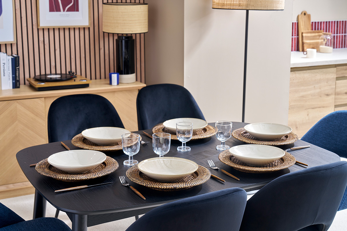 Ausziehbarer Esstisch schwarz L�nge 90x130 cm NORDECO