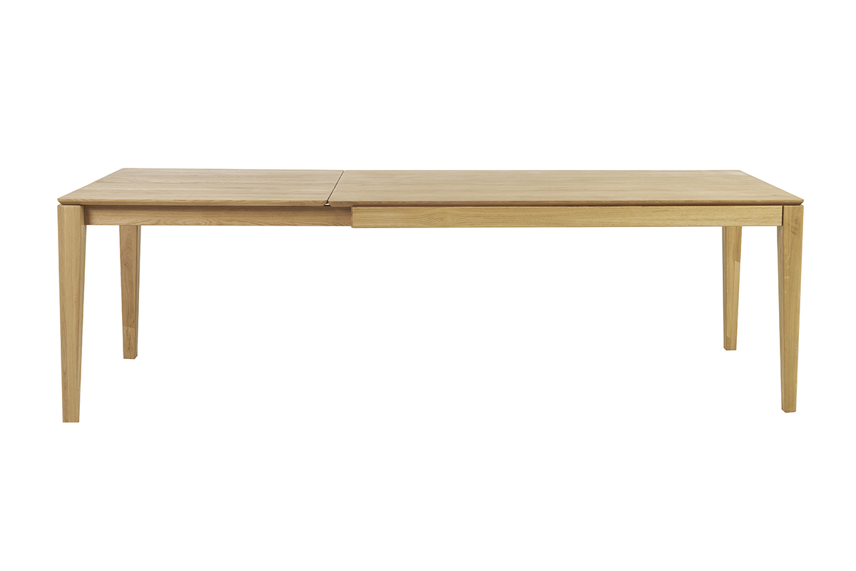 Rechteckiger Esstisch aus hellem Holz mit Verlngerung von vorne gesehen.