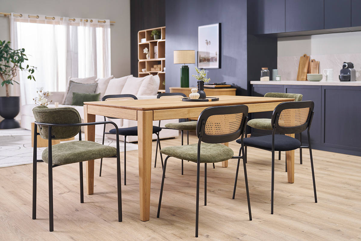 Ausziehbarer rechteckiger Esstisch mit integrierter Verl�ngerung aus hellem Eichenholz Massivholz L160-245 cm NELYA