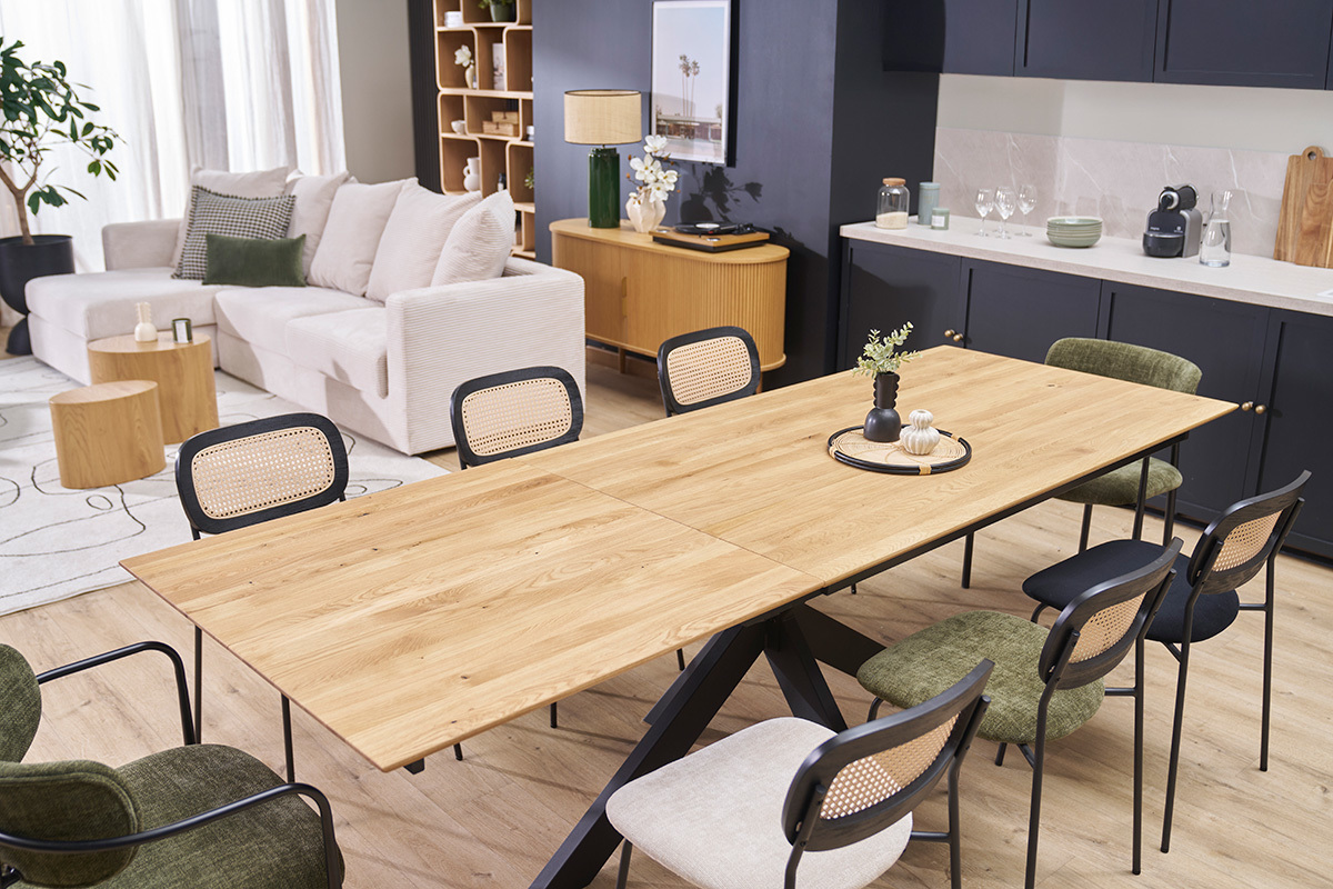 Ausziehbarer rechteckiger Esstisch mit integrierter Verl�ngerung aus hellem Massivholz Eiche L160-245 cm AGATA