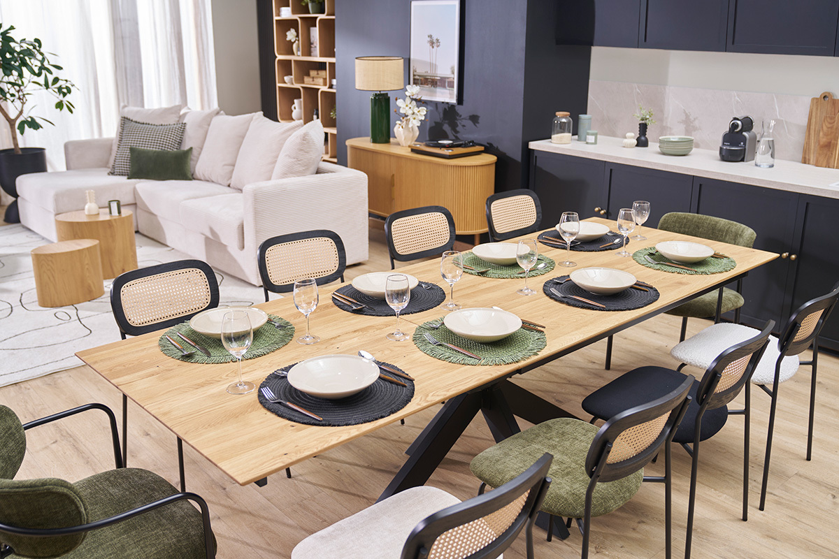 Ausziehbarer rechteckiger Esstisch mit integrierter Verl�ngerung aus hellem Massivholz Eiche L160-245 cm AGATA