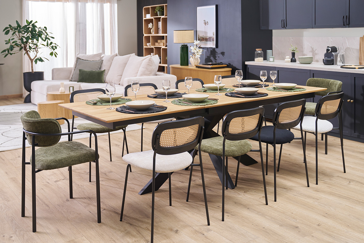 Ausziehbarer rechteckiger Esstisch mit integrierter Verl�ngerung aus hellem Massivholz Eiche L160-245 cm AGATA