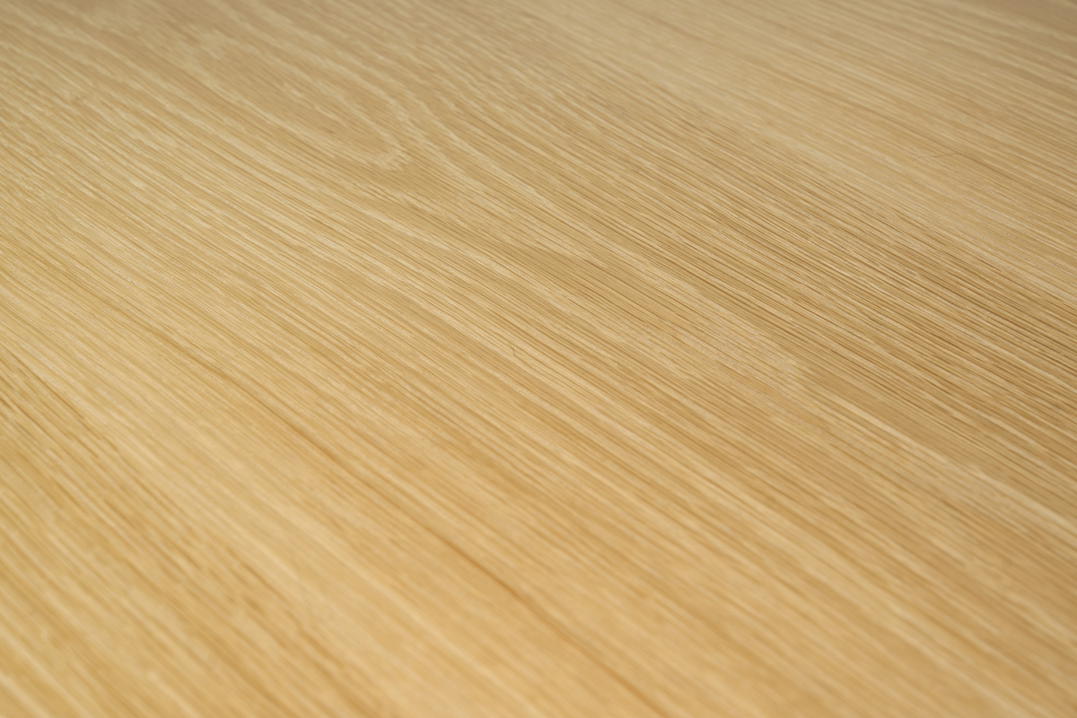 Helles Holzoberfl�che des ausziehbaren Esstisches LEENA.