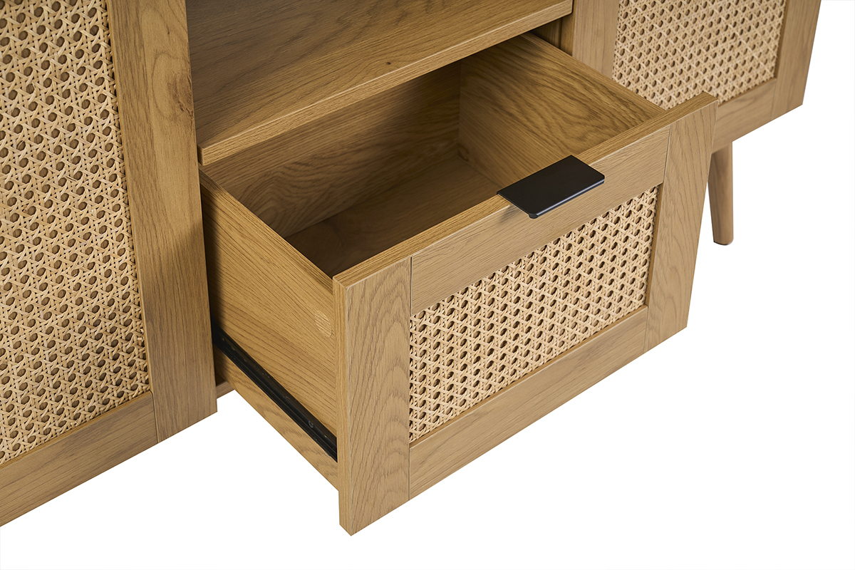 Badezimmerm�bel MANILLE aus hellem Holz mit Rattan-Geflecht, Nahaufnahme einer ge�ffneten Schublade.