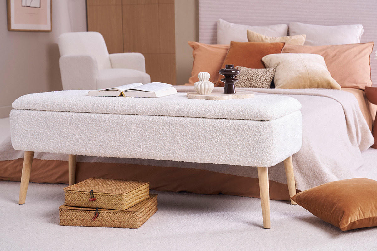 Banktruhe in weiem Wollboucl-Effekt und hellem massivem Holz L120 cm LARS