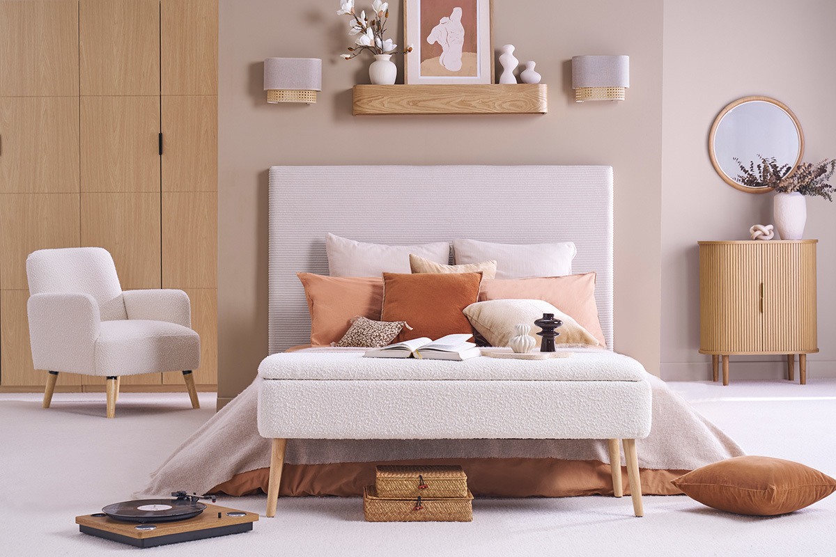 Banktruhe in weiem Wollboucl-Effekt und hellem massivem Holz L120 cm LARS