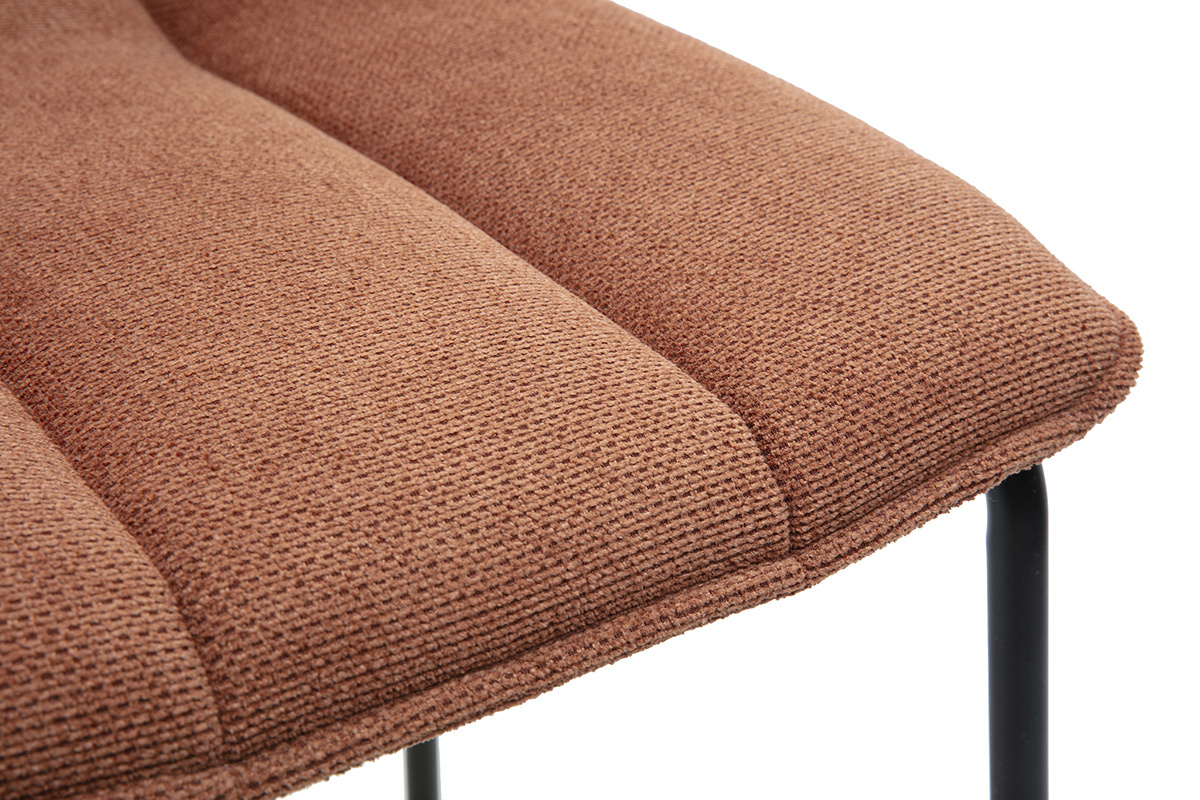 Detail der Sitzfl�che aus Chenille-Stoff in Ziegelrot eines Barhockers, Draufsicht.