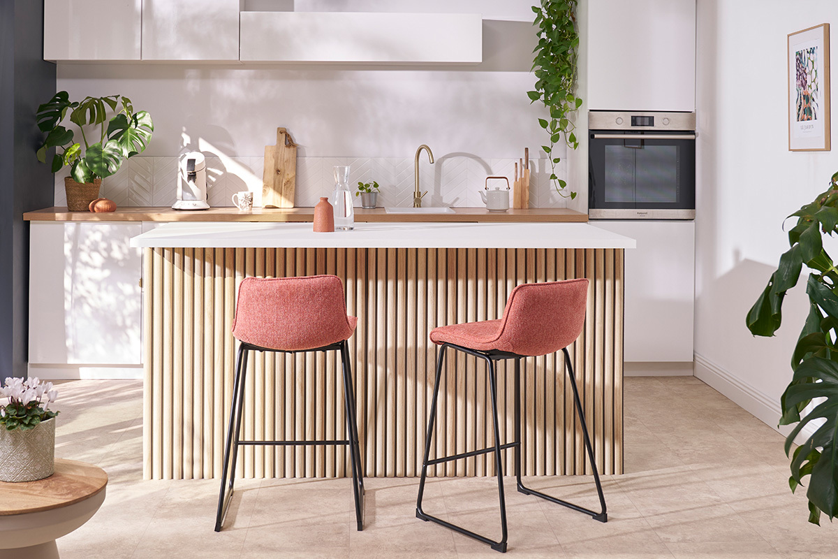 Barhocker aus dunkelblauem samtigem Stoff mit texturiertem Effekt und Metall H65 cm (2er-Set) BOOST