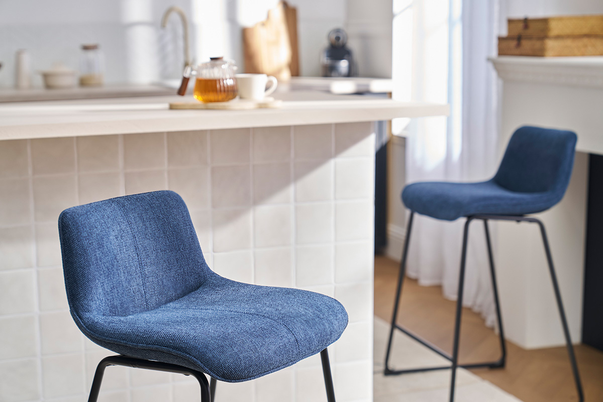 Barhocker aus dunkelblauem samtigem Stoff mit texturiertem Effekt und Metall H65 cm (2er-Set) BOOST