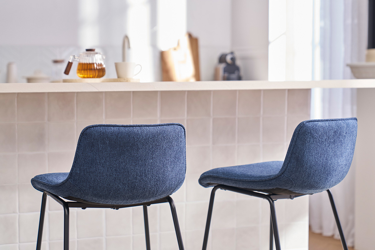 Barhocker aus dunkelblauem samtigem Stoff mit texturiertem Effekt und Metall H65 cm (2er-Set) BOOST