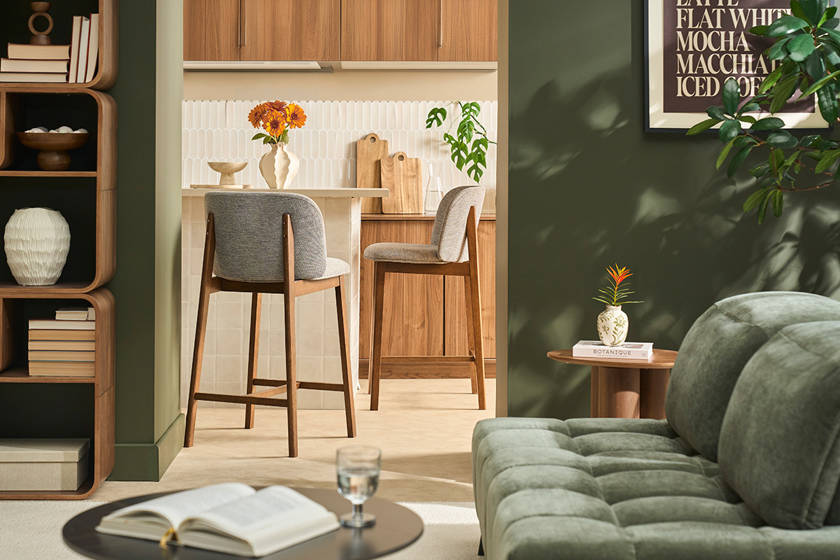 Barhocker aus grauem Samt-Textil-Effekt und dunklem Holz H69 cm (2er-Set) TIEGA