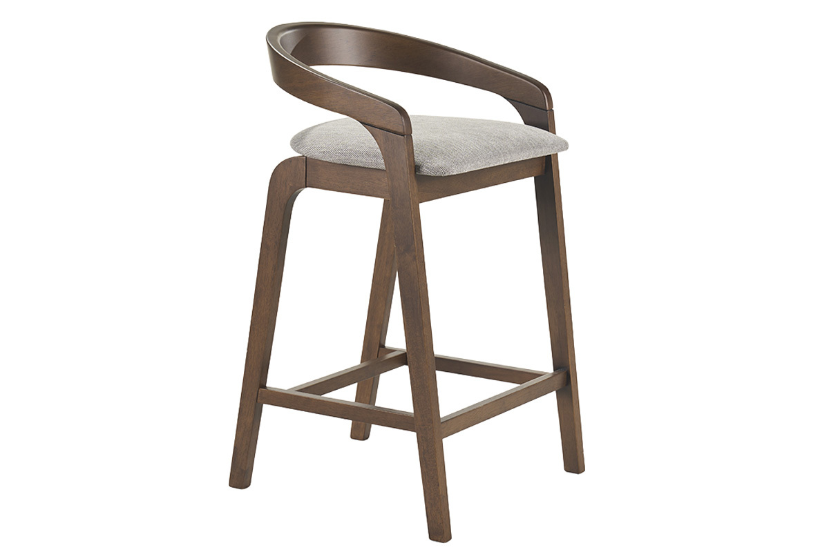 Barhocker aus grauem Stoff und dunklem Holz, Ansicht von 3/4.