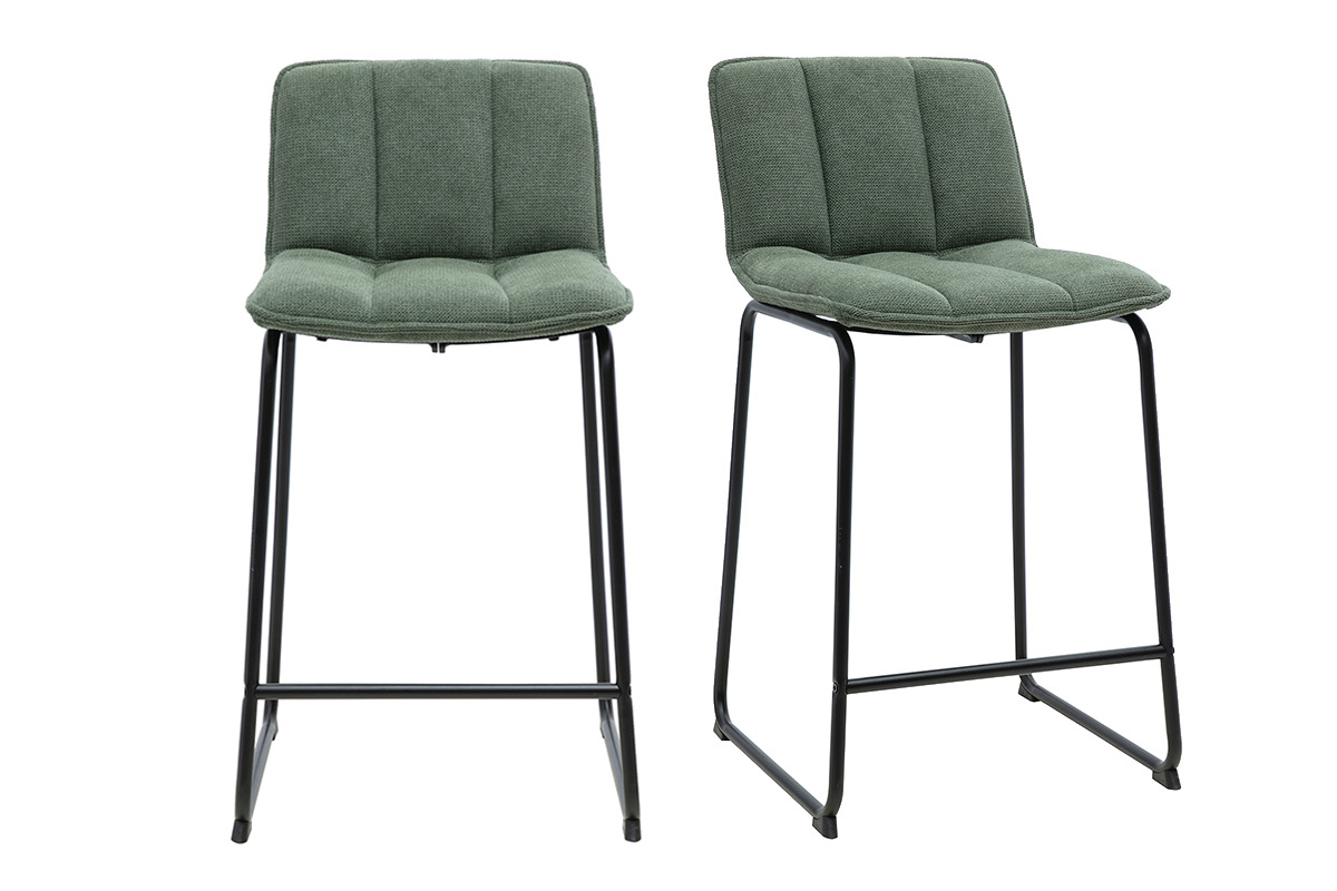 Set aus 2 Barhockern aus gr�nem Khaki-Chenille-Stoff und schwarzem Metall, Vorderansicht.