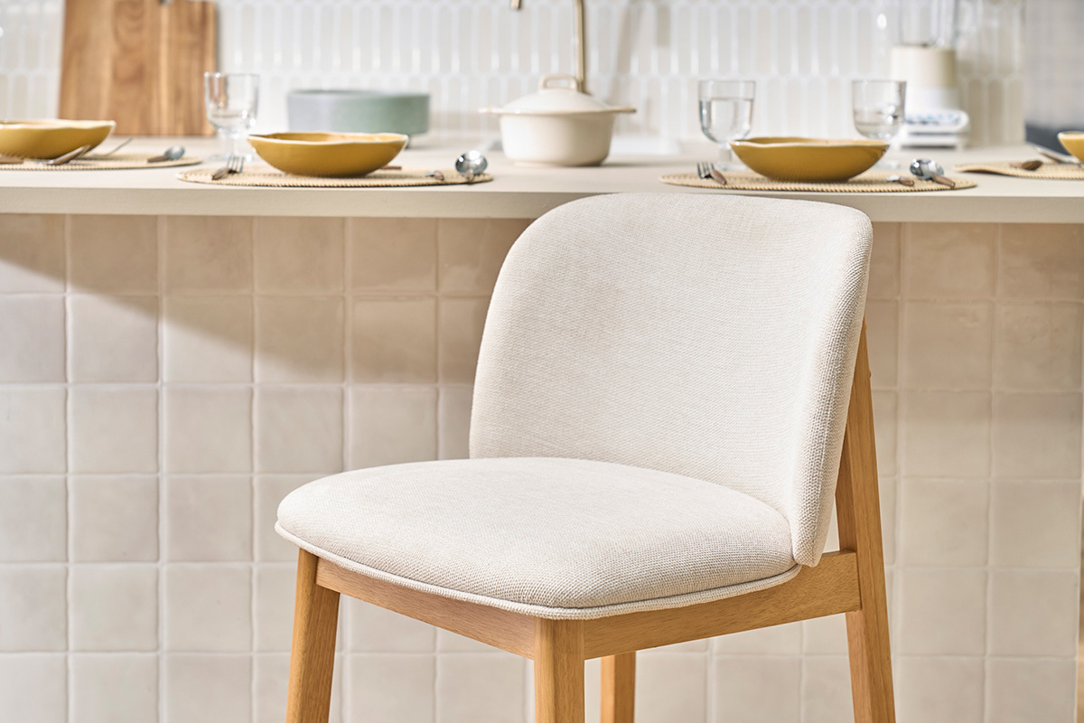 Barhocker aus Stoff in Beige Samtoptik und hellem Holz H69 cm (2er Set) TIEGA