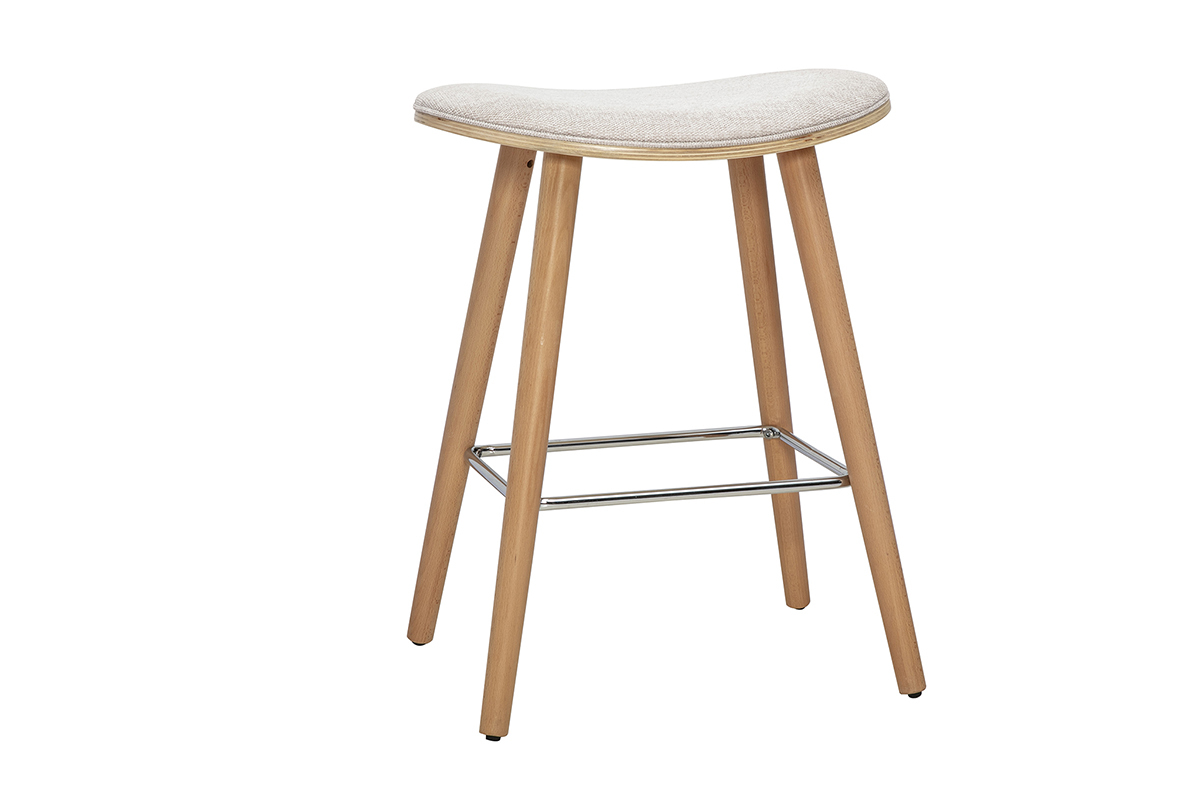 Barhocker aus beigefarbenem Stoff mit Samteffekt und Untergestell aus hellem Holz, 3/4-Ansicht.
