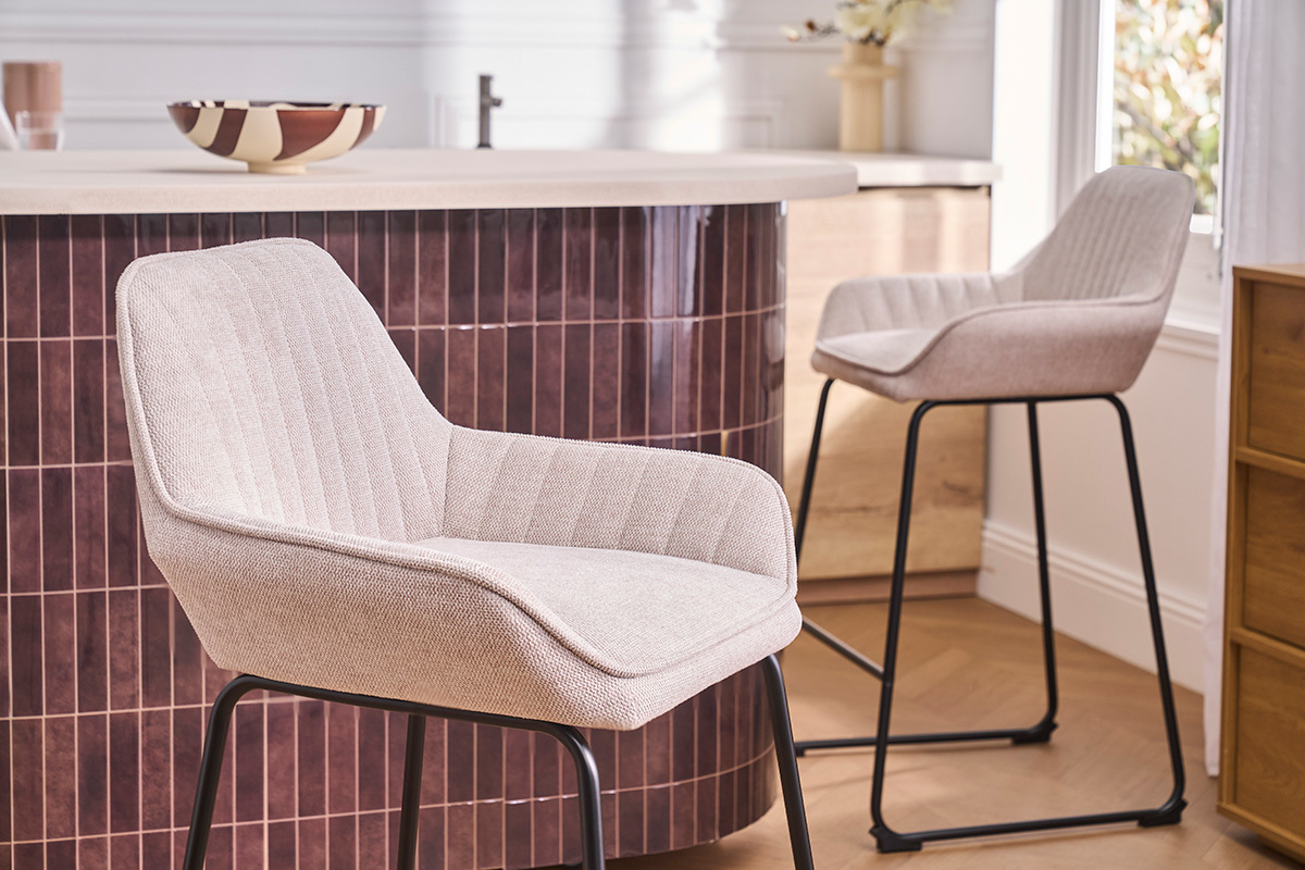 Barhocker aus strukturiertem Samtstoff in Beige und schwarzem Metall H68 cm (2er-Set) RONNIE