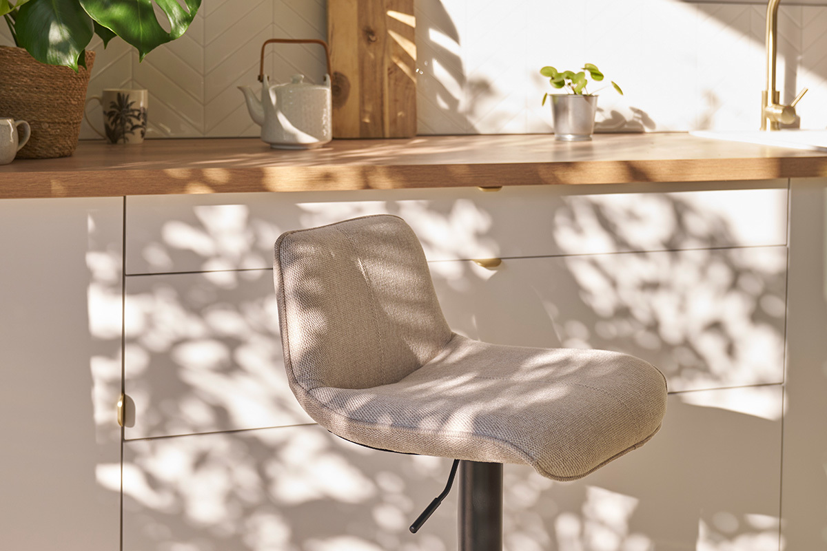 Barhocker h�henverstellbar und um 360� drehbar aus Stoff mit strukturiertem Samteffekt in Beige und Metall (2er-Set) BOOST