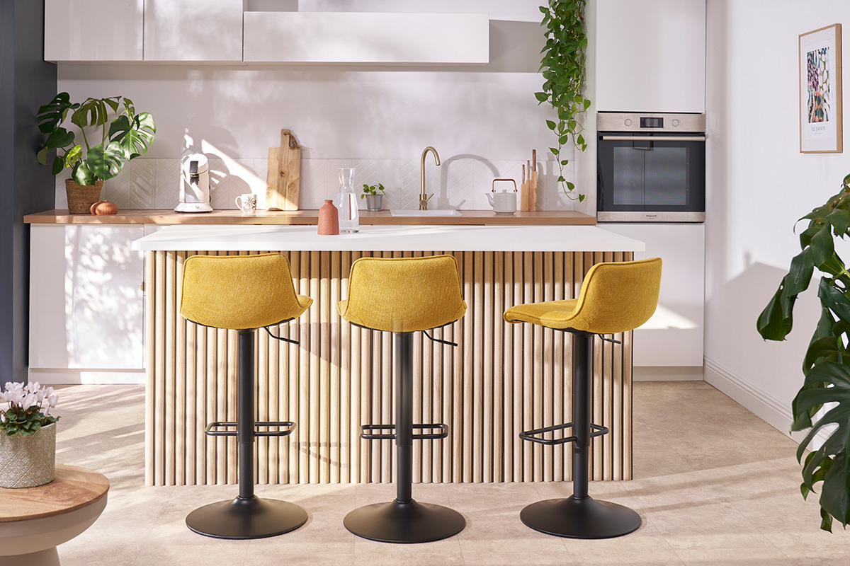 Barhocker h�henverstellbar und um 360� drehbar aus Stoff mit strukturiertem Samteffekt in Senfgelb und Metall (2er-Set) BOOST