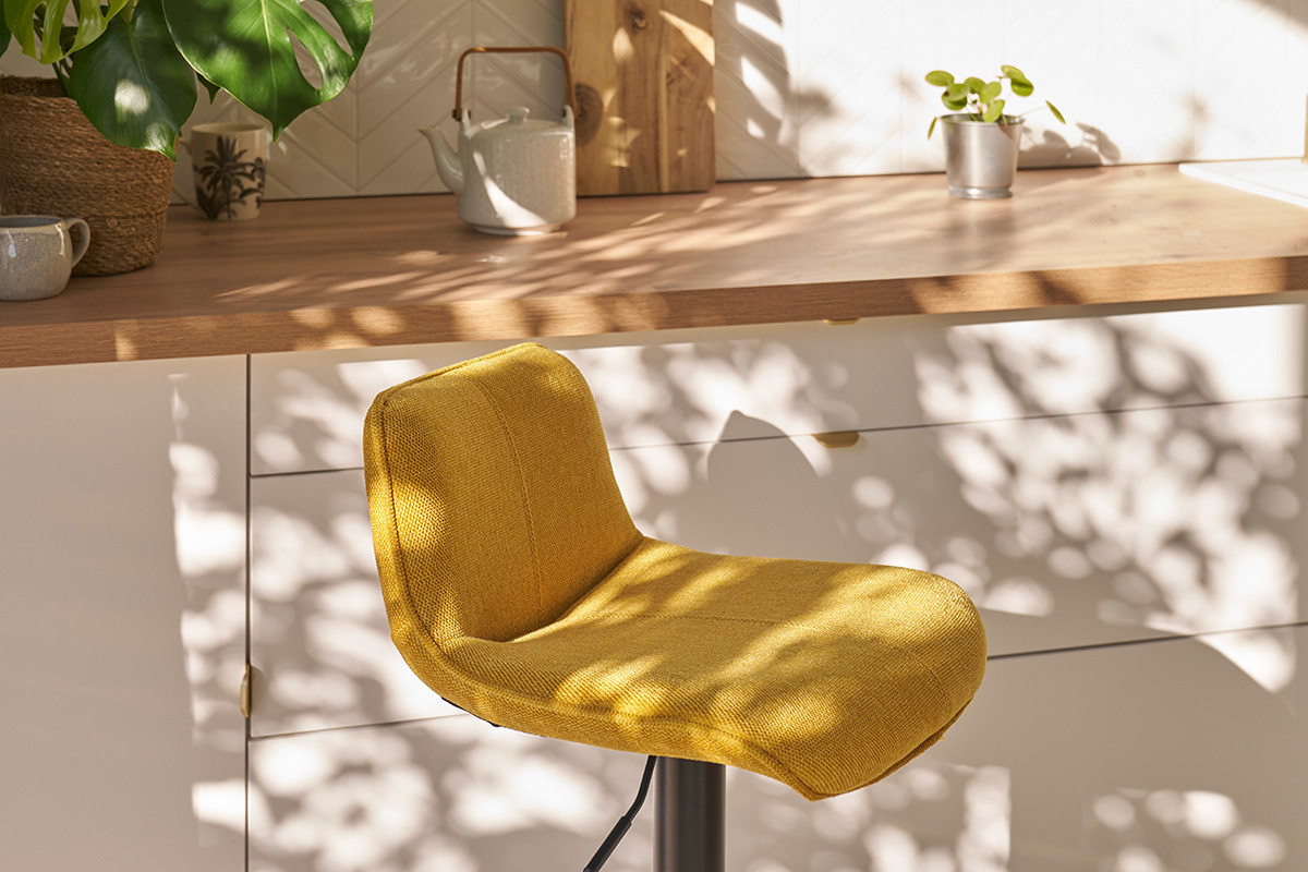 Barhocker h�henverstellbar und um 360� drehbar aus Stoff mit strukturiertem Samteffekt in Senfgelb und Metall (2er-Set) BOOST