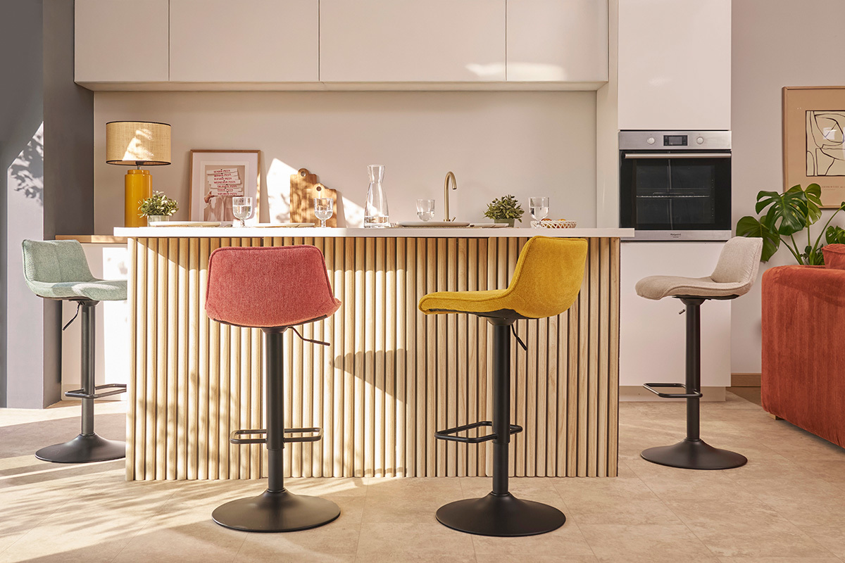 Barhocker h�henverstellbar und um 360� drehbar aus Stoff mit strukturiertem Samteffekt in Senfgelb und Metall (2er-Set) BOOST