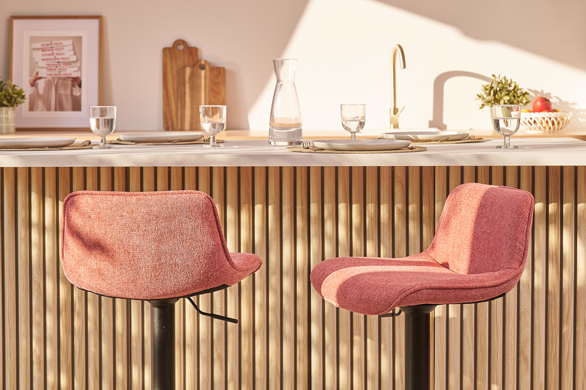 Barhocker h�henverstellbar und um 360� drehbar aus Stoff mit strukturiertem Samteffekt in Terracotta und schwarzem Metall (2er-Set) BOOST