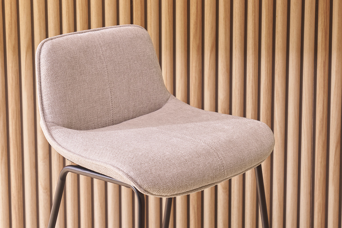 Barhocker in beigem Stoff mit Samteffekt und Metall H65 cm (2er-Set) BOOST
