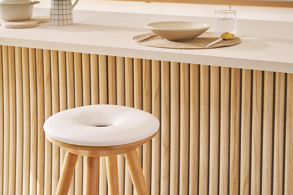 Barhocker skandinavisch 66 cm PU Wei� Beine helles Holz NORDECO