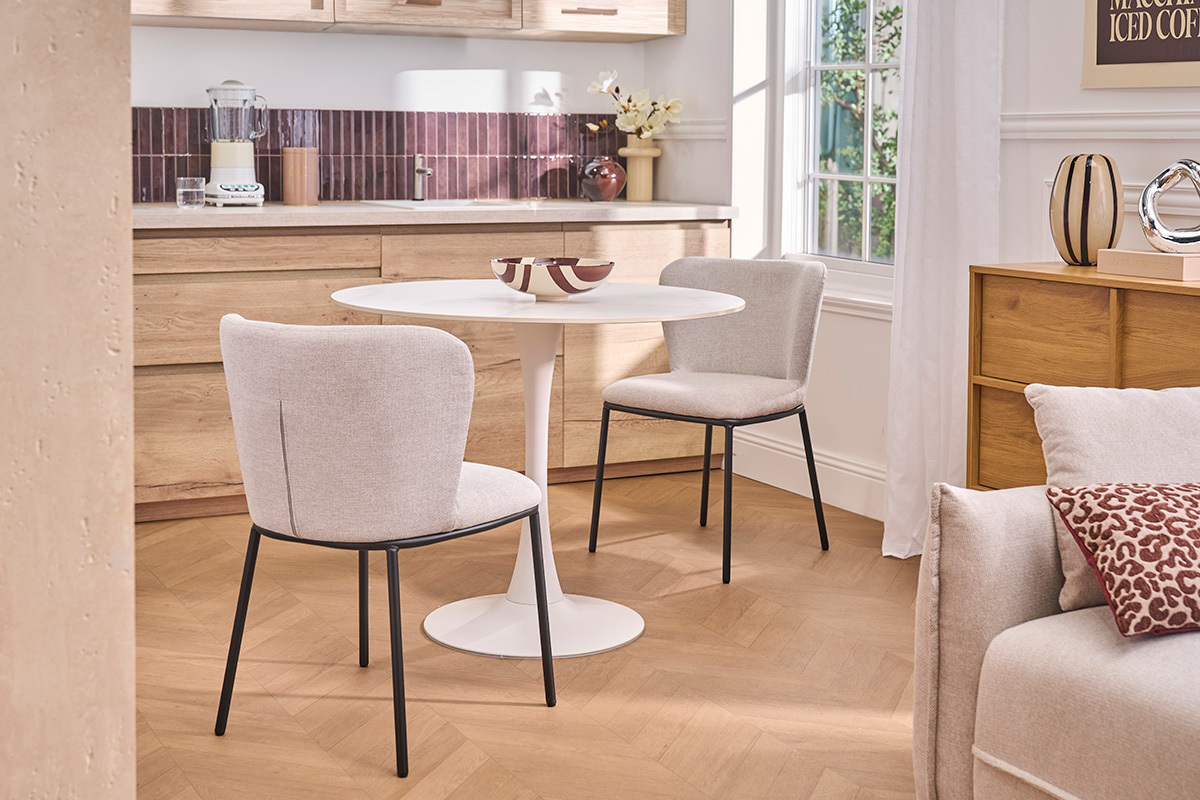Beige St�hle aus Stoff in strukturierter Samtoptik und schwarzem Metall (2er-Set) LISOR