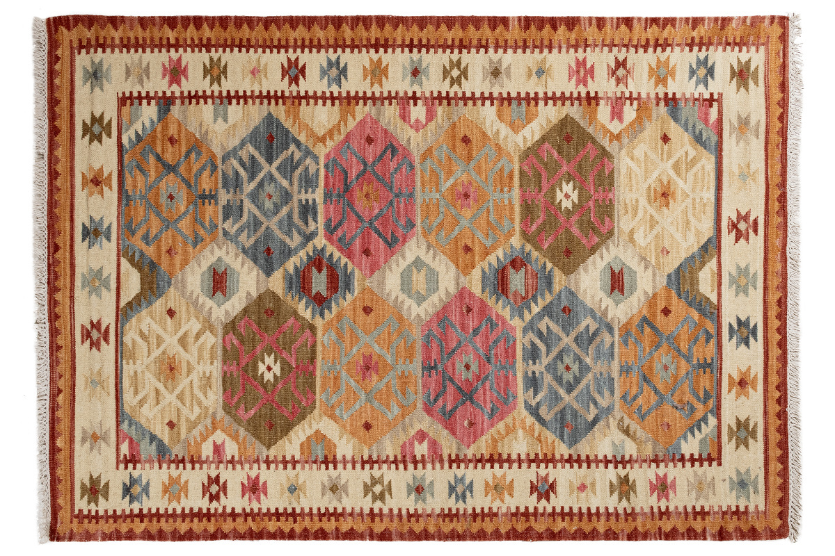 Buntes Berber-Rechteckteppich mit geometrischen Mustern von oben gesehen.