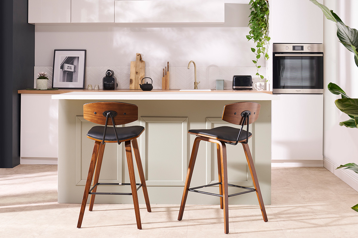 Braune und helle Holzdesign-Barhocker H69 cm (Set von 2) VASCO