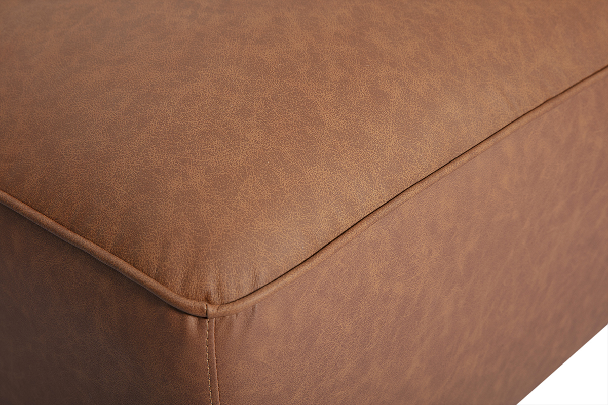 Detail des braunen Leder-Fu�hockers FERGUS, Nahaufnahme der Textur