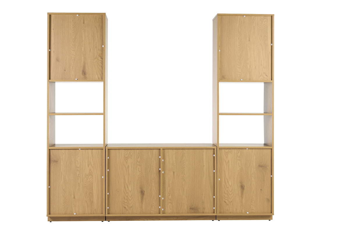 Helle Holzbibliothek mit Stauraum, T�ren und offenen Regalen, R�ckansicht.