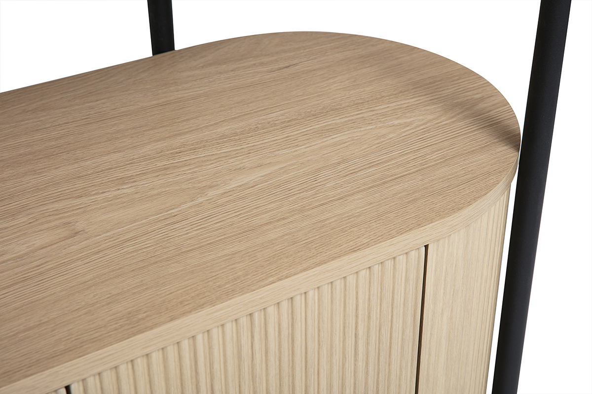 Oberseite des B�cherregals ZORA aus hellem Holz mit abgerundetem Korpus und geriffelten T�ren.