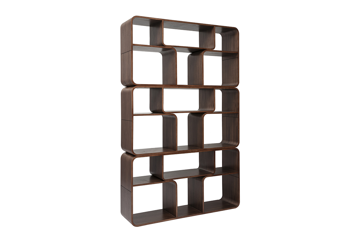 Offenes B�cherregal aus dunklem Nussbaumholz, 3/4 Ansicht, modulares und abgerundetes Design.
