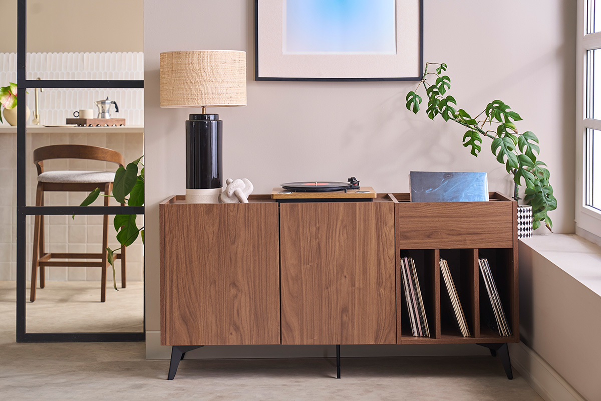 Buffet de rangement pour vinyles en bois fonc� fini noyer et m�tal noir L140 cm SEDA