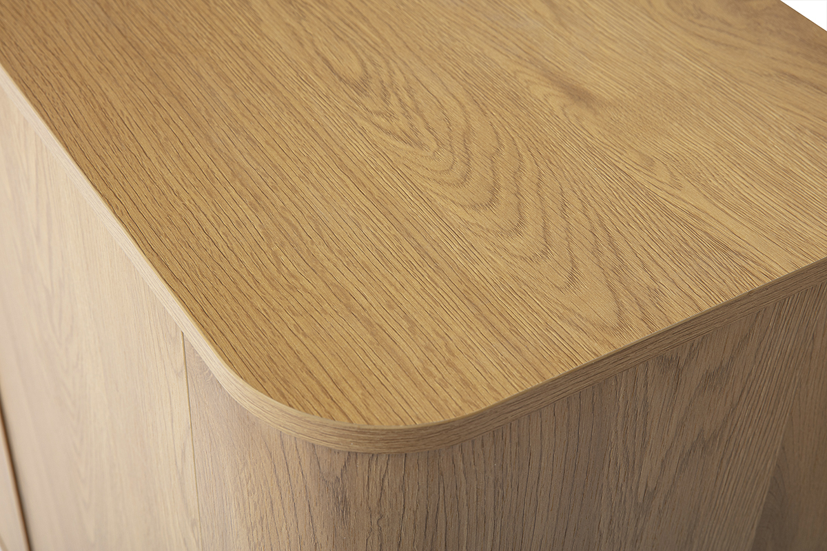 Ansicht von oben auf den Buffetschrank NEGAN aus hellem Holz-Eiche und zeigt die Holzmaserung.