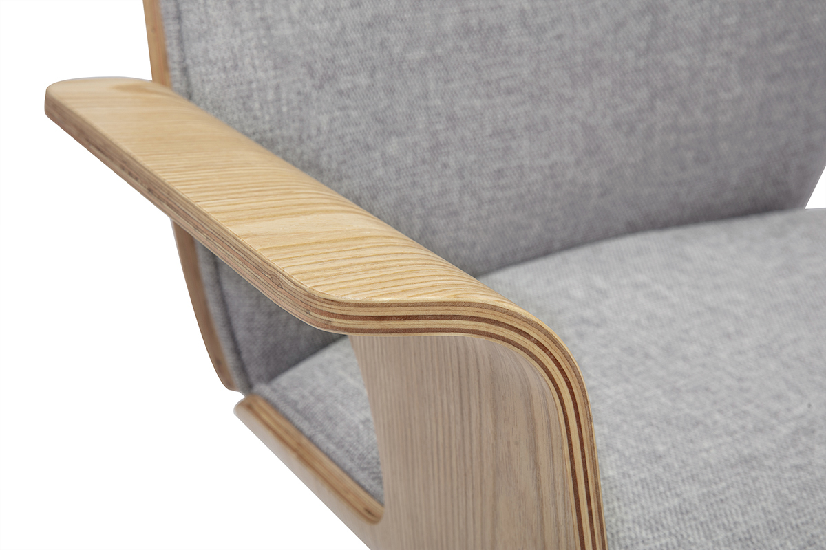 Armlehne aus hellem Holz und grauem Stoff eines B�rostuhls, gezoomte Ansicht.