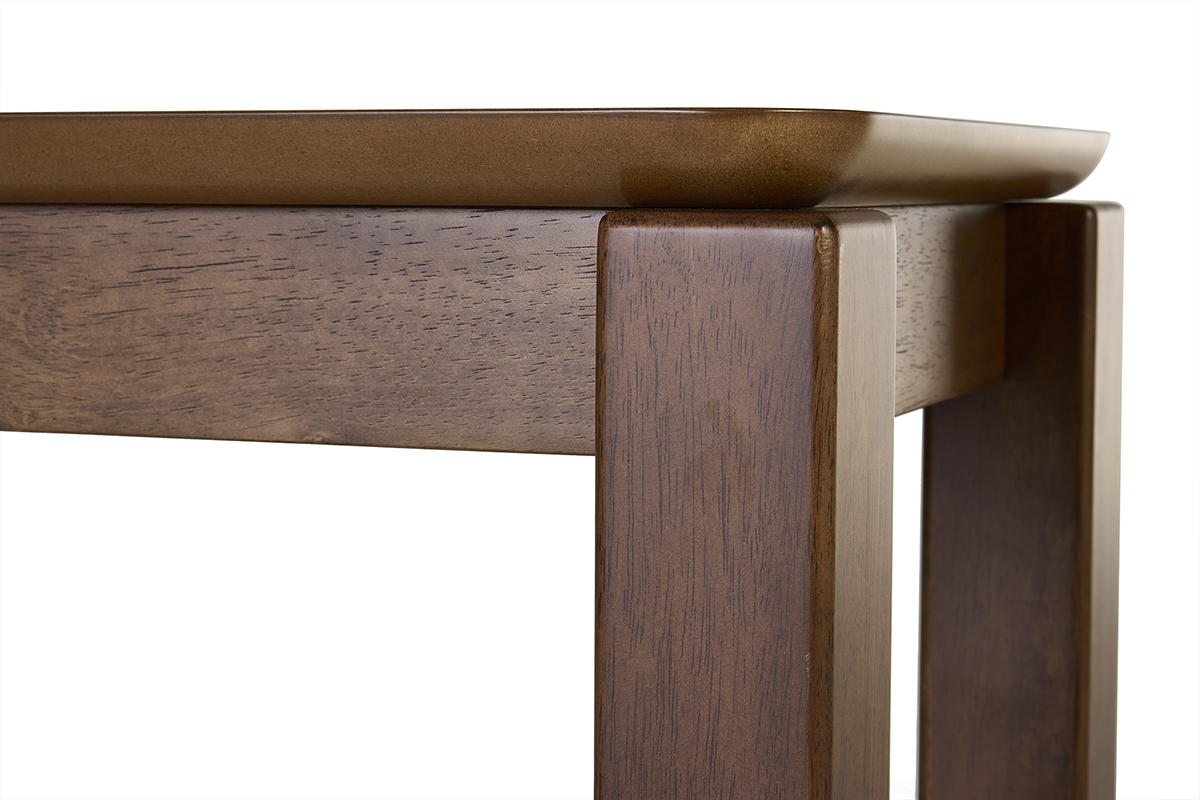 Detail der Konsole aus dunklem Holz Nussbaum RAYA, Nahansicht der Platte und der Ecken.