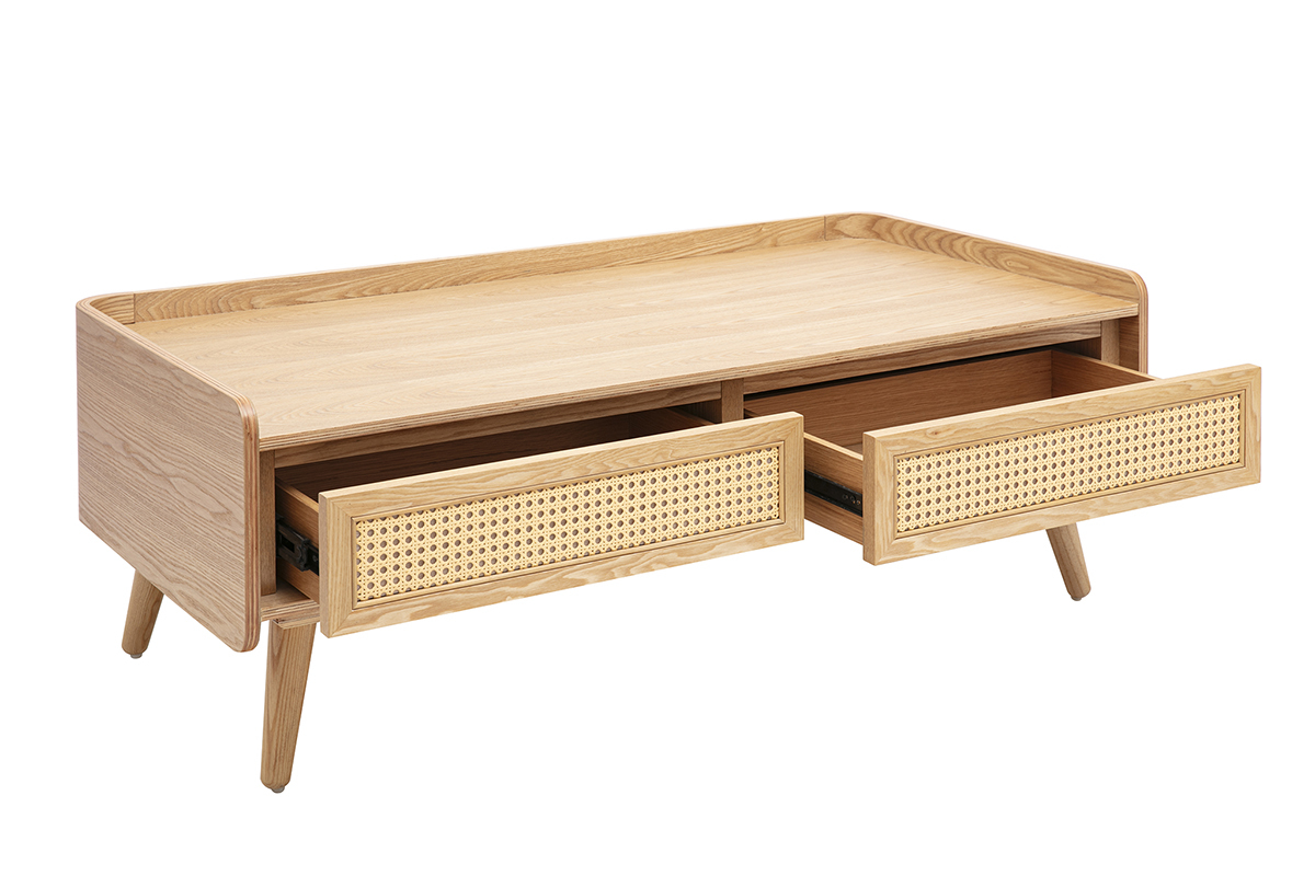 Rechteckiger Couchtisch aus hellem Eschenholz mit zwei Schubladen aus Rattan-Geflecht, 3/4-Ansicht.